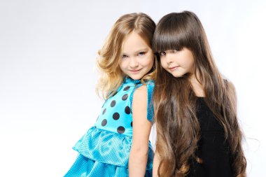 Stüdyo iki kızın portresi