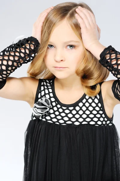 Elegante bambina in studio — Foto Stock