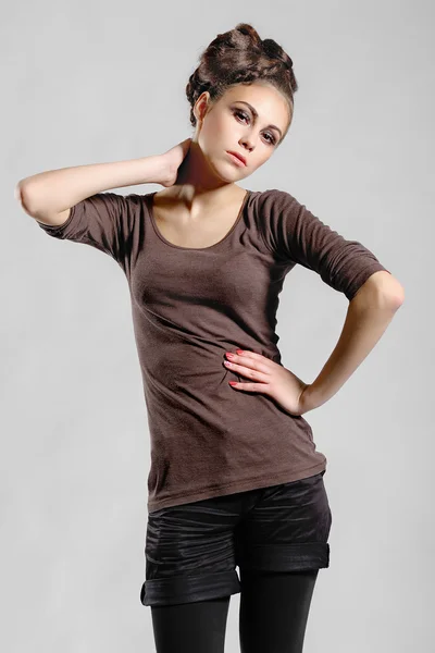 Portrait of a beautiful girl in studio — Stock Photo, Image