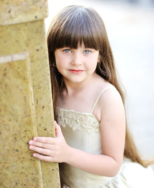 Portrait of a beautiful little girl — Stock Photo, Image