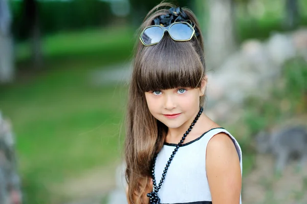 Portrait of a beautiful little girl — Stock Photo, Image