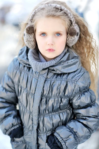 Retrato de uma linda menina — Fotografia de Stock