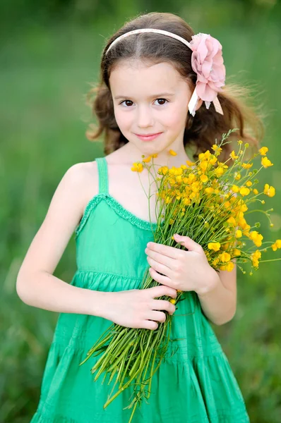 Portrait of little girl outdoors in summer — Stock Photo, Image