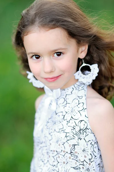 Portrait of little girl outdoors in summer — Stock Photo, Image