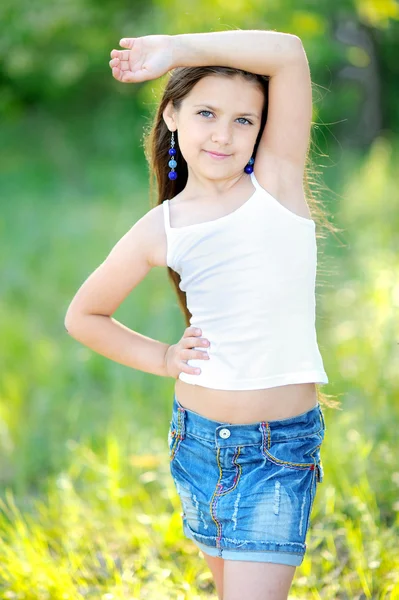 Portrait of little girl outdoors in summer — Stock Photo, Image