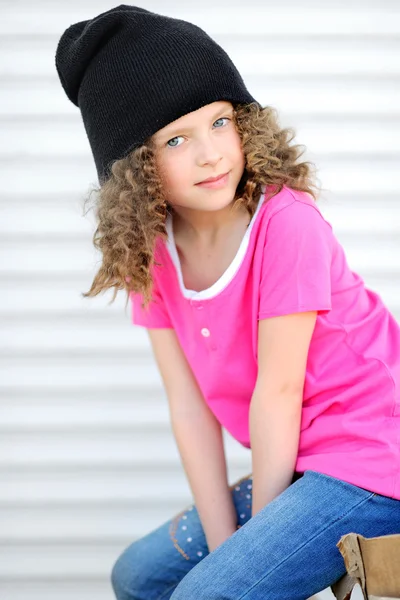 Portrait of little girl outdoors iin the city — Stock Photo, Image