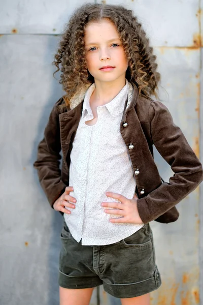 Portrait of little girl outdoors in summer — Stock Photo, Image