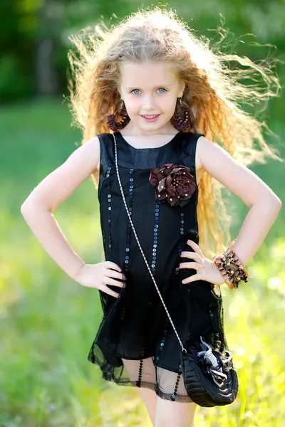 Portrait of little girl outdoors in summer — Stock Photo, Image