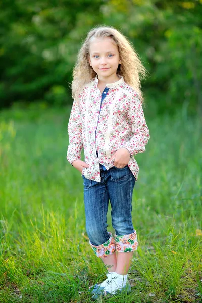 Portrait of little girl outdoors — Stock Photo, Image