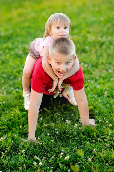 Portrait of little boy and girl outdoors — Stock Photo, Image