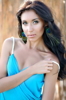 güzel, genç, çekici bir kadın portresi