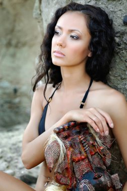 bikinili güzel bir genç kız portresi