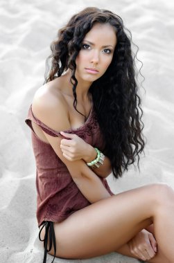 bikinili güzel bir genç kız portresi