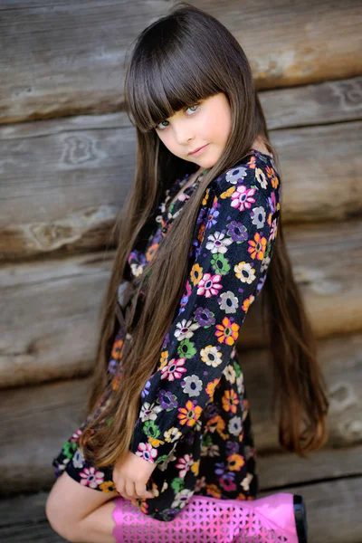 Retrato de una hermosa niña de moda —  Fotos de Stock