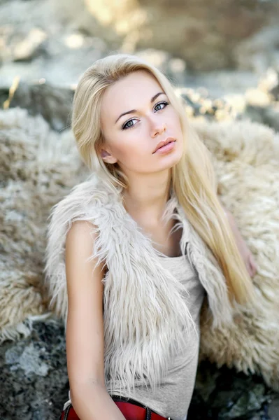 Portrait of a beautiful young girl in fur — Stock Photo, Image