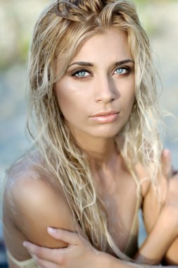 güzel, genç, çekici bir kadın portresi