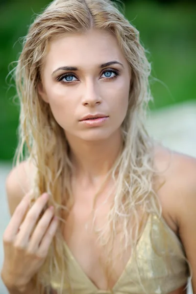Portrait of a beautiful young glamorous woman Royalty Free Stock Photos