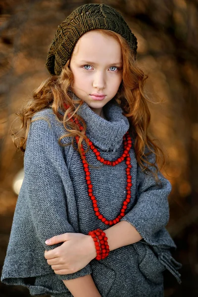 Portret piękne rude dziewczynki — Zdjęcie stockowe