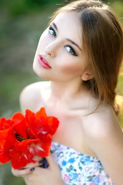 Porträt eines schönen Mädchens glamourös — Stockfoto
