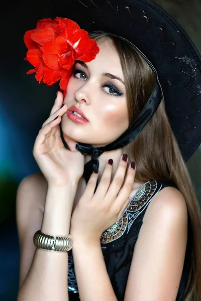 Portrait of a beautiful girl glamorous — Stock Photo, Image