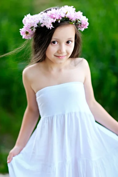 Portrait of little girl outdoors in summer — Stock Photo, Image