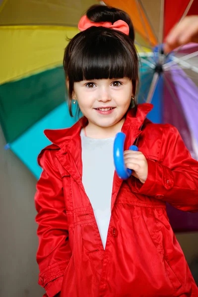 Porträt eines kleinen Mädchens im Herbst — Stockfoto