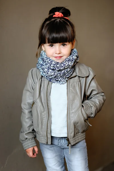 Retrato de niña al aire libre en otoño —  Fotos de Stock