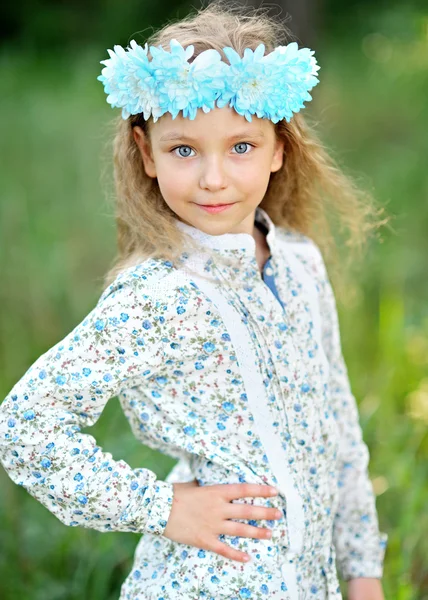 Portrait of little girl outdoors — Stock Photo, Image