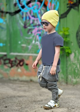 yaz kampı tatilde erkek portresi