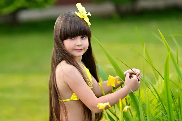 Portrait of little girl outdoors in summer — Stock Photo, Image