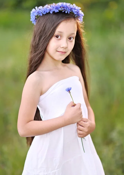 Portrait of little girl outdoors in summer — Stock Photo, Image