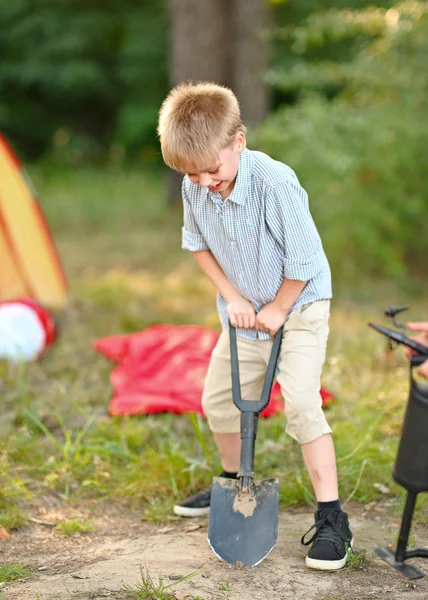 yaz kampı tatilde erkek portresi