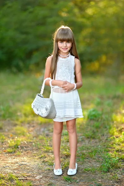Portrét krásné módní holčička — Stock fotografie