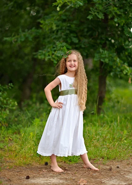 Portrait of little girl outdoors in summer — Stock Photo, Image