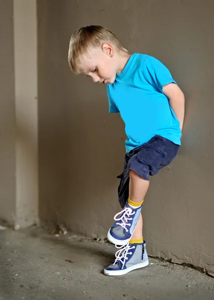 Porträt eines Jungen im Urlaub im Sommerlager — Stockfoto