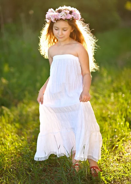 Portrait of little girl outdoors in summer — Stock Photo, Image