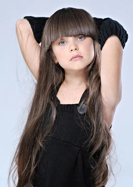 Portret van meisje in de studio — Stockfoto