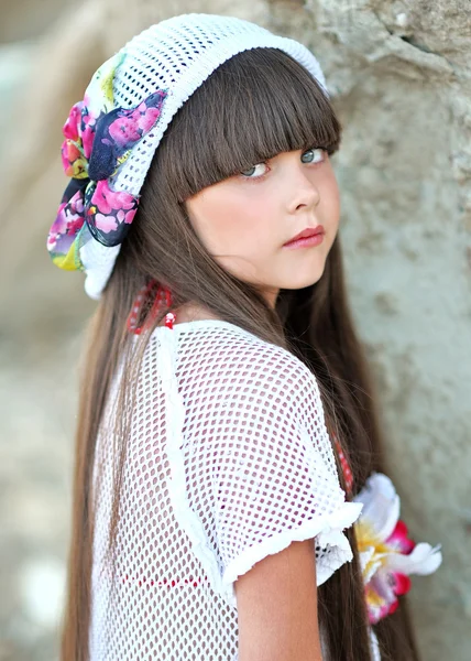 Ritratto di bambina sulla spiaggia — Foto Stock