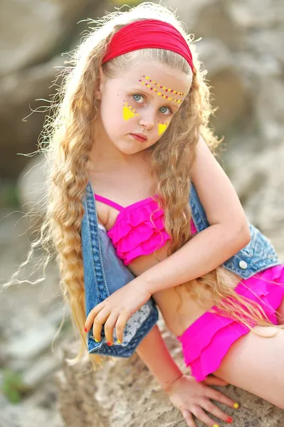 Portrait of little girl on the beach — Stock Photo, Image