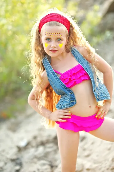 Portrait of little girl on the beach — Stock Photo, Image