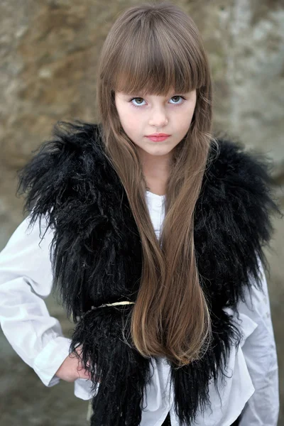 Portrait of little girl outdoors in autumn — Stock Photo, Image