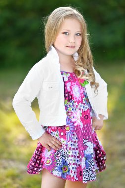 güzel bir moda portre küçük kız