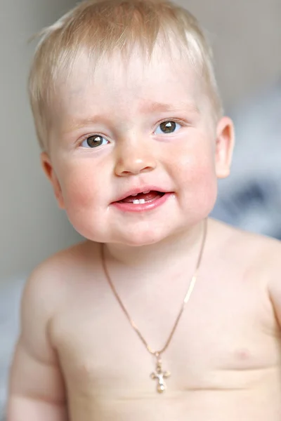 Retrato de un niño en casa — Foto de Stock