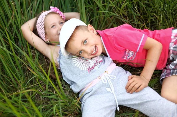 Portrait of a boy and girl in summer — Stock Photo, Image