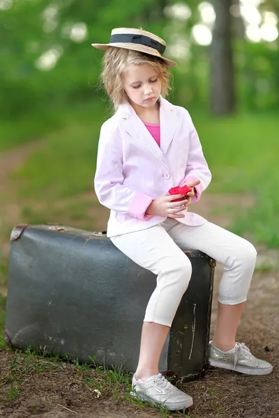 Portrait of little girl outdoors in summer — Stock Photo, Image