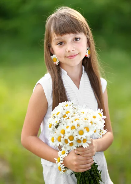 Portrait of little girl outdoors in summer — Stock Photo, Image