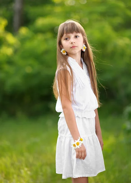 Portrait of little girl outdoors in summer — Stock Photo, Image