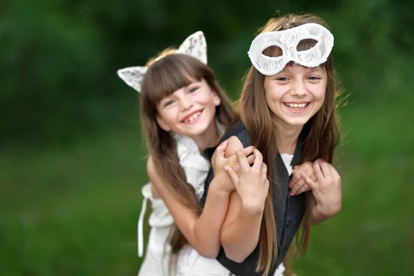 Portrait of two girls in the woods girlfriends — Stock Photo, Image