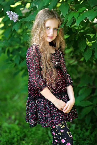 Retrato de uma linda menina — Fotografia de Stock