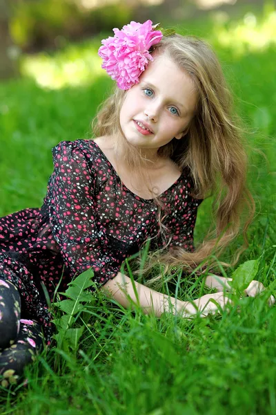 Portret pięknej dziewczynki — Zdjęcie stockowe